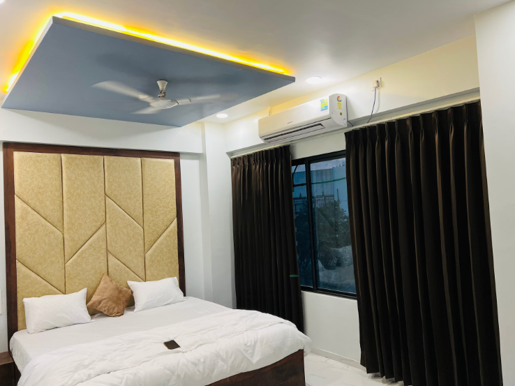 1 x Deluxe King Room